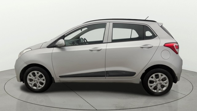 Second-hand 2016 Hyundai Grand i10 Sportz for sale in Noida-16