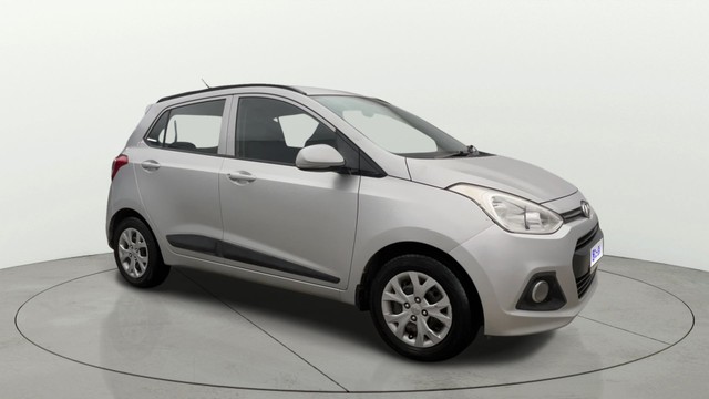 Second-hand 2016 Hyundai Grand i10 Sportz for sale in Noida-11