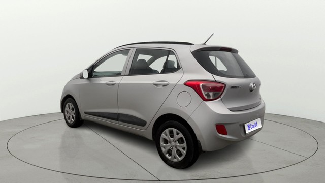 Second-hand 2016 Hyundai Grand i10 Sportz for sale in Noida-15