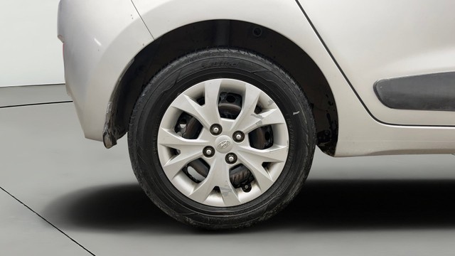 Second-hand 2016 Hyundai Grand i10 Sportz for sale in Noida-27