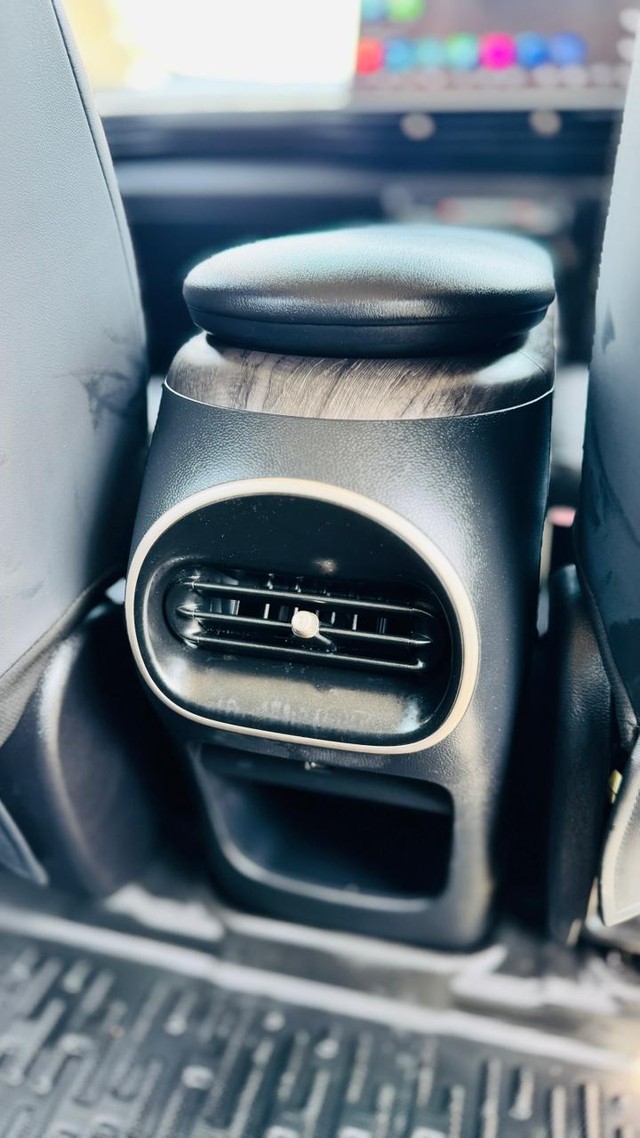 Second-hand 2024 MG Windsor EV Essence for sale in Surat-21