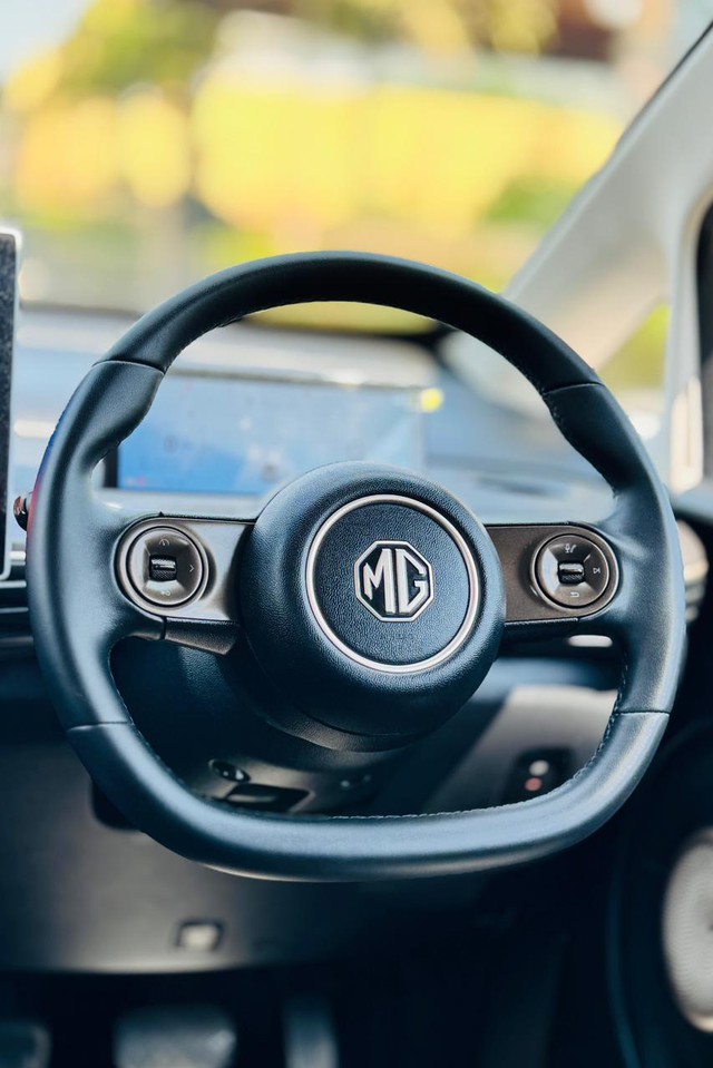Second-hand 2024 MG Windsor EV Essence for sale in Surat-8