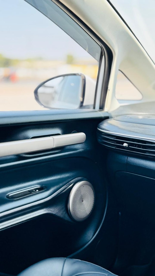 Second-hand 2024 MG Windsor EV Essence for sale in Surat-12