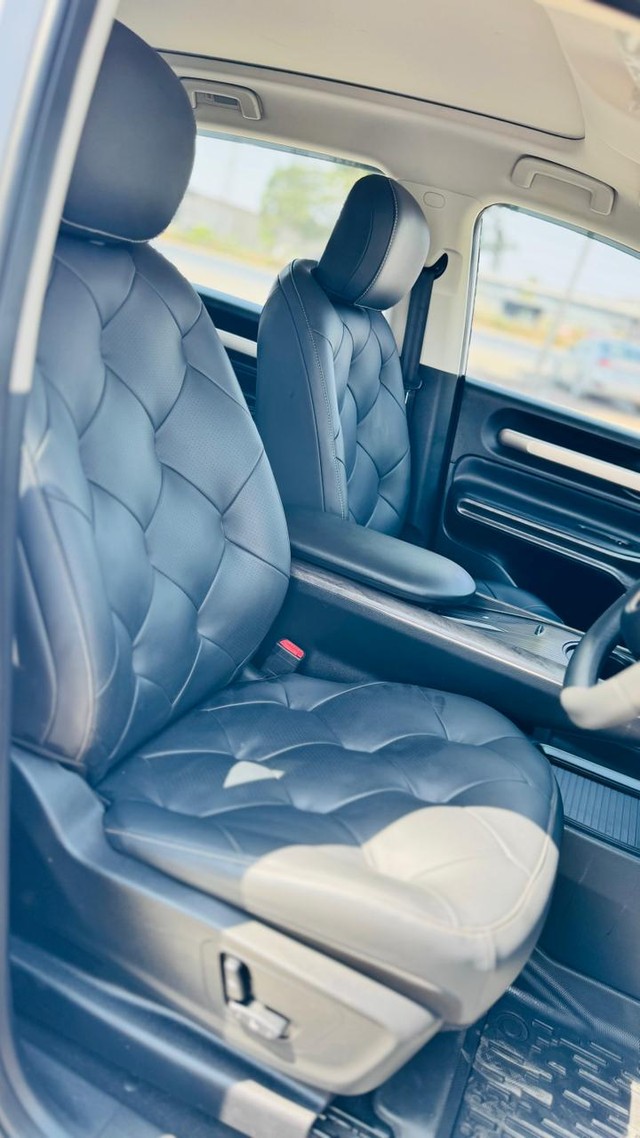 Second-hand 2024 MG Windsor EV Essence for sale in Surat-17