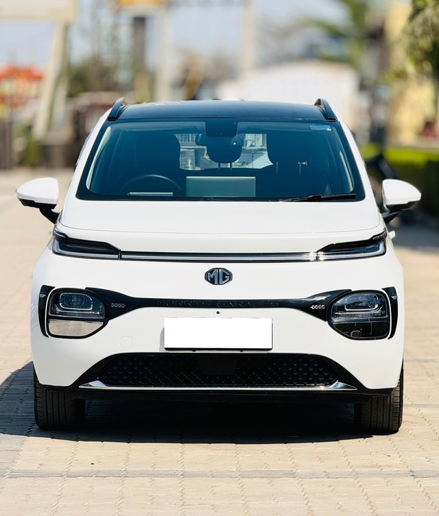 Second-hand 2024 MG Windsor EV Essence for sale in Surat-3