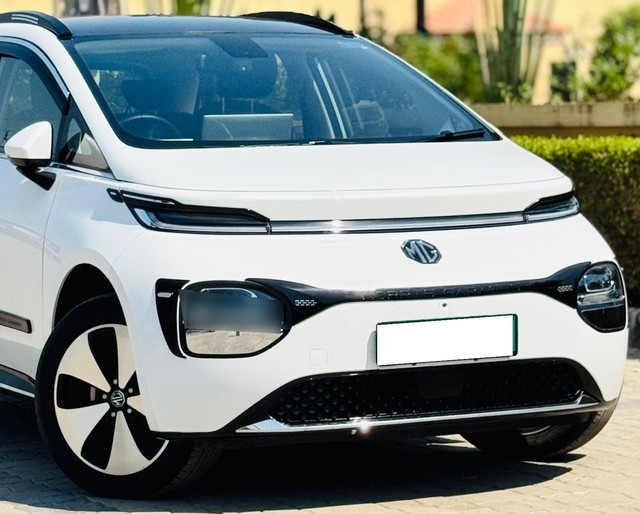 Second-hand 2024 MG Windsor EV Essence for sale in Surat-16