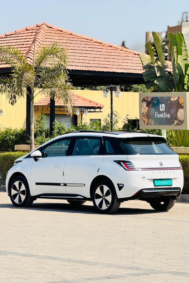 Second-hand 2024 MG Windsor EV Essence for sale in Surat-18