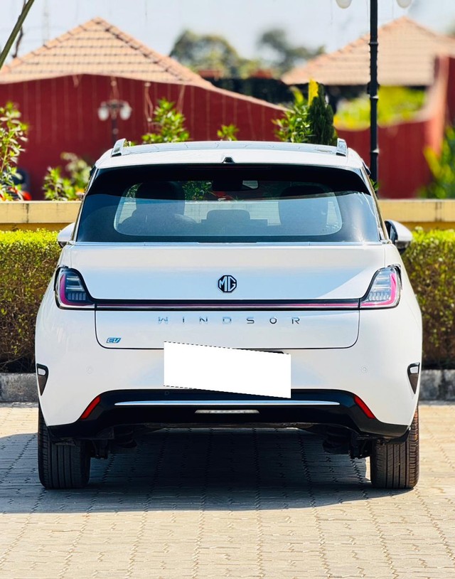 Second-hand 2024 MG Windsor EV Essence for sale in Surat-1