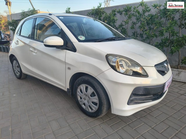 Second-hand 2015 Honda Brio S MT for sale in Ahmedabad-3