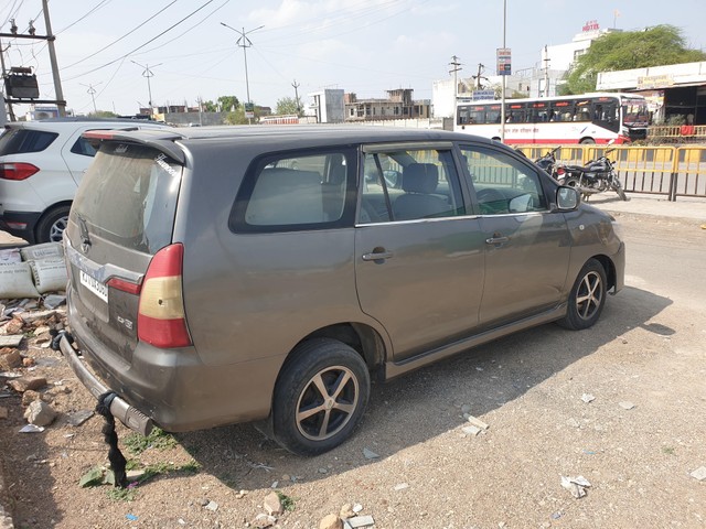 Second-hand 2013 Toyota Innova 2.5 G (Diesel) 7 Seater BS IV for sale in Jhalawar-3