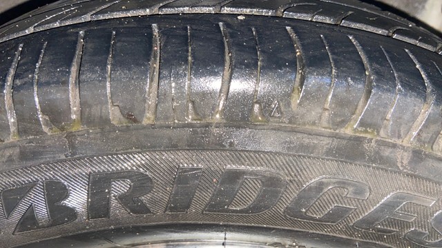 Hyundai i10 Magna Second-hand 2013 Hyundai i10 Magna for sale in Surat-28