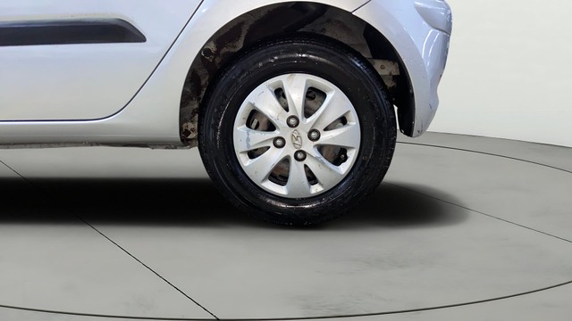 Hyundai i10 Magna Second-hand 2013 Hyundai i10 Magna for sale in Surat-26