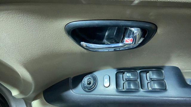 Hyundai i10 Magna Second-hand 2013 Hyundai i10 Magna for sale in Surat-17