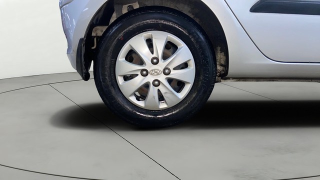 Hyundai i10 Magna Second-hand 2013 Hyundai i10 Magna for sale in Surat-24