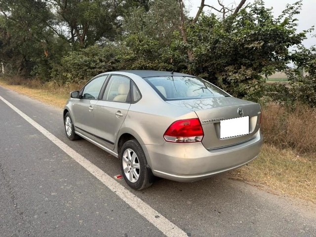 Second-hand 2011 Volkswagen Vento Petrol Breeze for sale in Chandigarh-9