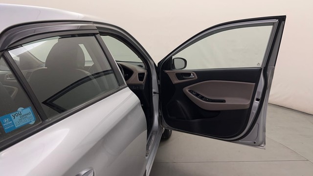 Second-hand 2018 Hyundai i20 1.2 Asta Option for sale in Bangalore-16