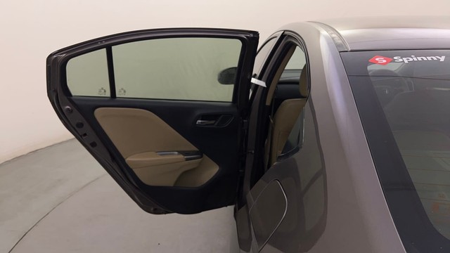 Second-hand 2017 Honda City VX MT for sale in Bangalore-32