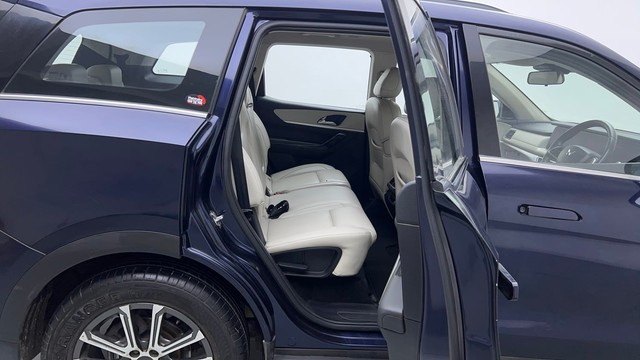 Second-hand 2022 Mahindra XUV700 AX7 AT Luxury Pack BSVI for sale in Gurgaon-33