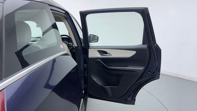 Second-hand 2022 Mahindra XUV700 AX7 AT Luxury Pack BSVI for sale in Gurgaon-32