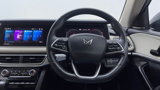 Second-hand 2022 Mahindra XUV700 AX7 AT Luxury Pack BSVI for sale in Gurgaon-29