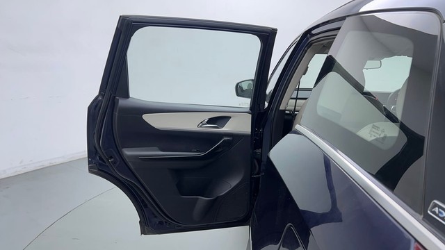 Second-hand 2022 Mahindra XUV700 AX7 AT Luxury Pack BSVI for sale in Gurgaon-36