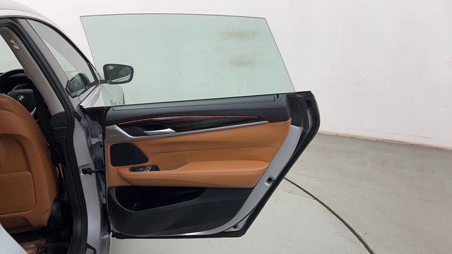 Second-hand 2020 BMW 6 Series GT 620d Luxury Line for sale in Mumbai-39