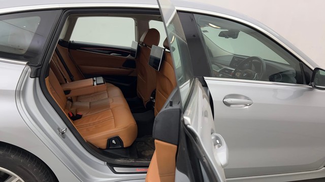 Second-hand 2020 BMW 6 Series GT 620d Luxury Line for sale in Mumbai-38