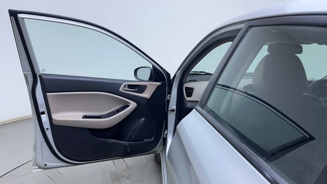 Second-hand 2015 Hyundai i20 1.4 Asta for sale in Hyderabad-30