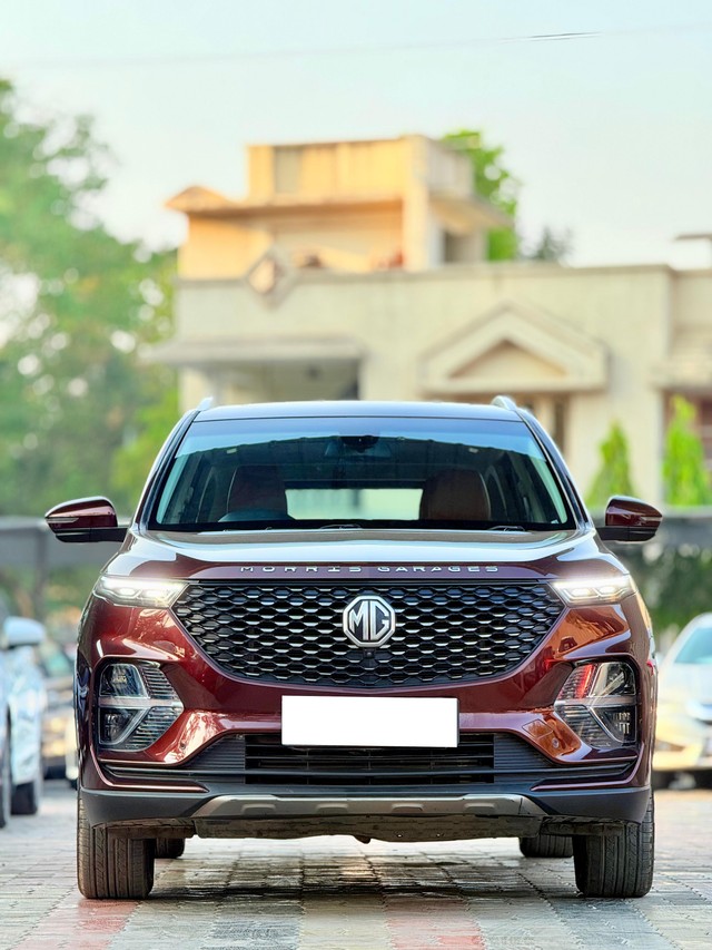 Second-hand 2020 MG Hector Plus Sharp Diesel MT for sale in Surat-0