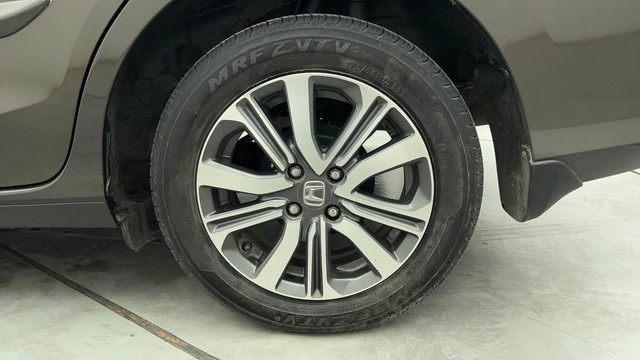 Second-hand 2023 Honda Amaze VX CVT Petrol for sale in Chennai-19