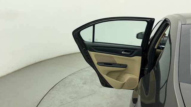 Second-hand 2023 Honda Amaze VX CVT Petrol for sale in Chennai-36