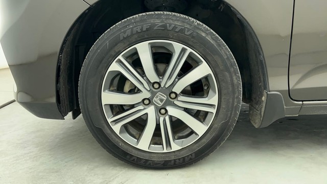 Second-hand 2023 Honda Amaze VX CVT Petrol for sale in Chennai-20