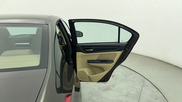 Second-hand 2023 Honda Amaze VX CVT Petrol for sale in Chennai-26