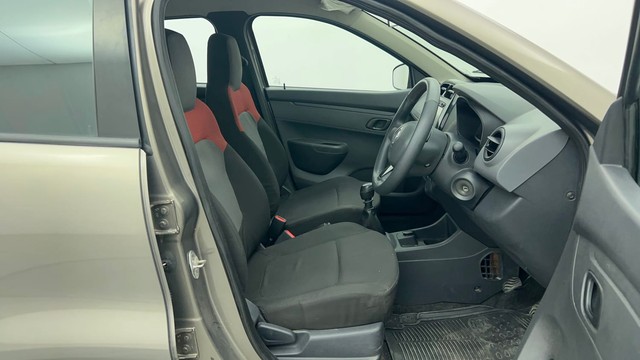 Second-hand 2016 Renault KWID RXT for sale in Chennai-15