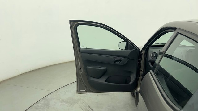 Second-hand 2016 Renault KWID RXT for sale in Chennai-24