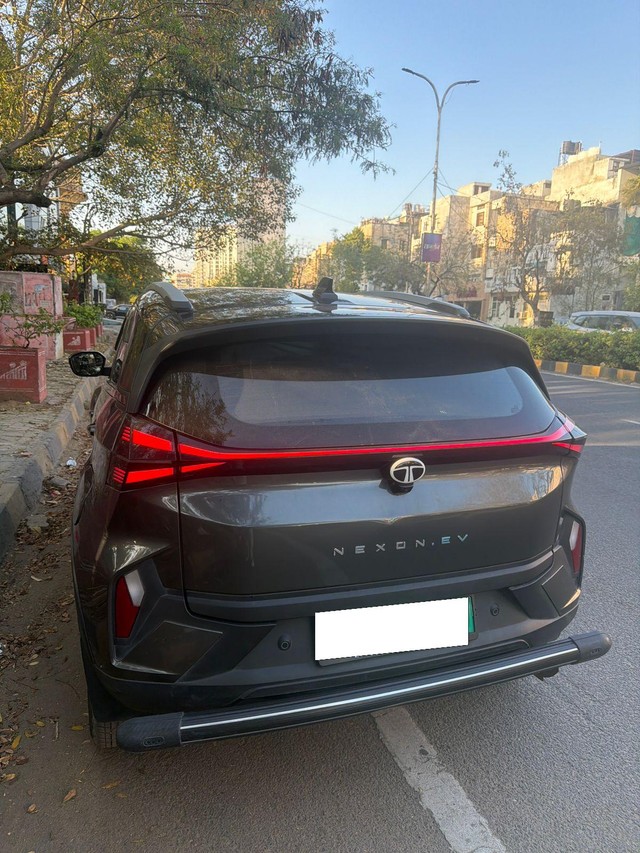 Tata Nexon EV Fearless LR - Photo 3