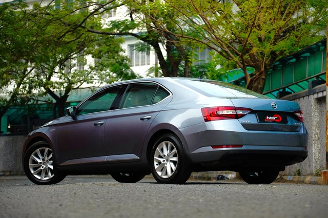 Second-hand 2019 Skoda Superb LK 1.8 TSI AT for sale in Kolkata-15