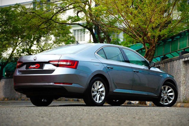 Second-hand 2019 Skoda Superb LK 1.8 TSI AT for sale in Kolkata-17