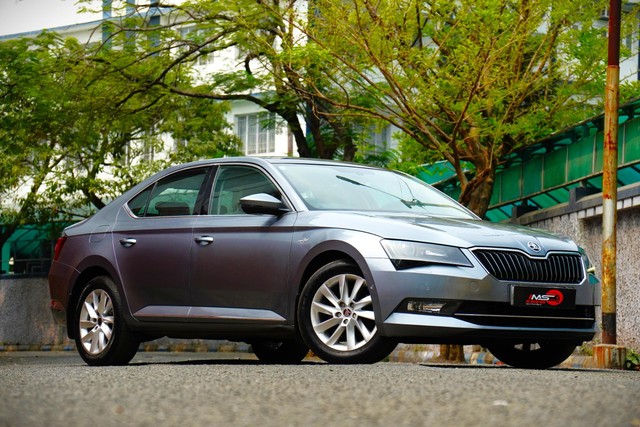 Second-hand 2019 Skoda Superb LK 1.8 TSI AT for sale in Kolkata-18