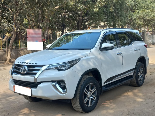 Second-hand 2019 Toyota Fortuner 2.8 2WD AT BSIV for sale in New Delhi-7