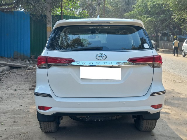 Second-hand 2019 Toyota Fortuner 2.8 2WD AT BSIV for sale in New Delhi-2