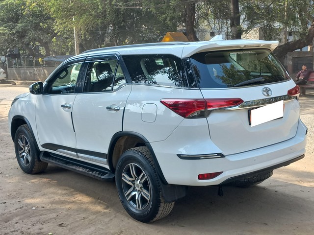 Second-hand 2019 Toyota Fortuner 2.8 2WD AT BSIV for sale in New Delhi-3