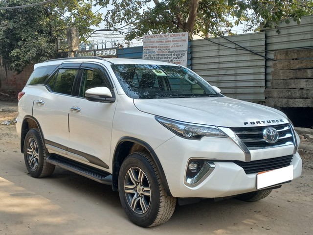 Second-hand 2019 Toyota Fortuner 2.8 2WD AT BSIV for sale in New Delhi-5