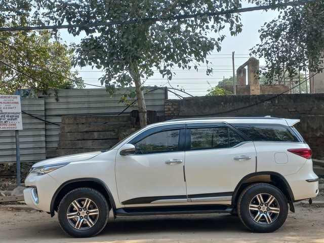 Second-hand 2019 Toyota Fortuner 2.8 2WD AT BSIV for sale in New Delhi-6