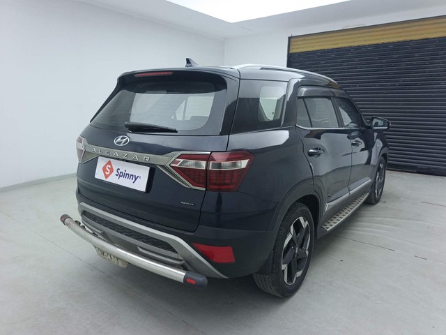 Second-hand 2022 Hyundai Alcazar Signature 6Str Diesel AT for sale in Visakhapatnam-3