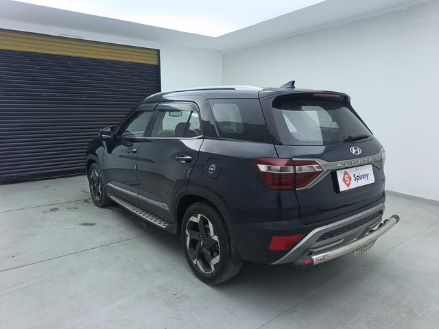 Second-hand 2022 Hyundai Alcazar Signature 6Str Diesel AT for sale in Visakhapatnam-5