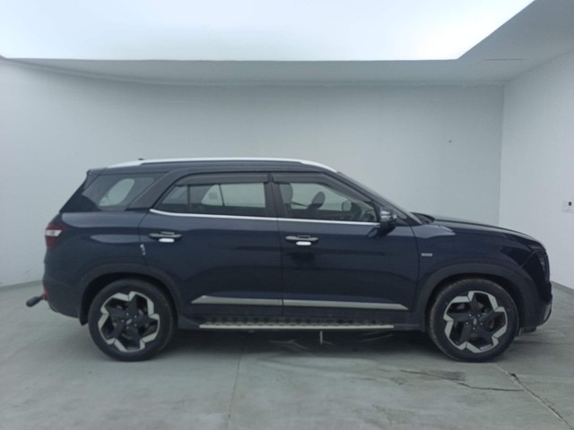 Second-hand 2022 Hyundai Alcazar Signature 6Str Diesel AT for sale in Visakhapatnam-2