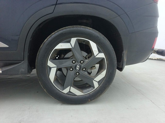 Second-hand 2022 Hyundai Alcazar Signature 6Str Diesel AT for sale in Visakhapatnam-19