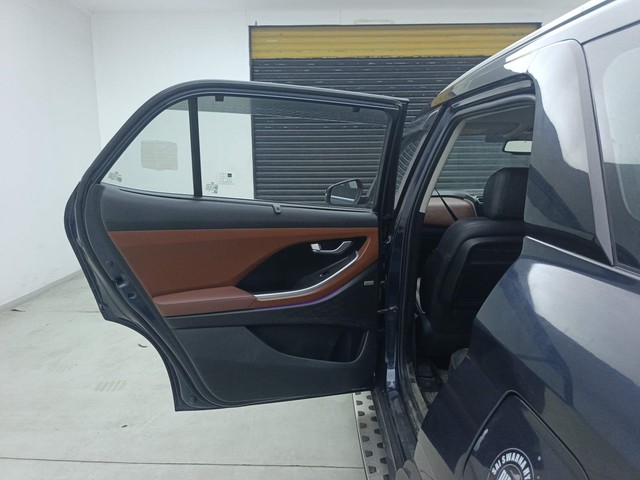 Second-hand 2022 Hyundai Alcazar Signature 6Str Diesel AT for sale in Visakhapatnam-32