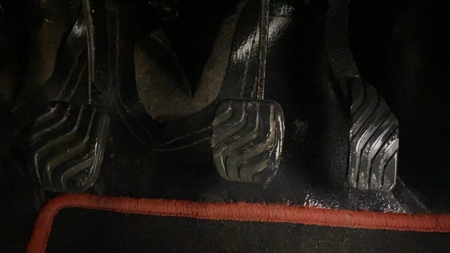 Second-hand 2020 Renault KWID RXT for sale in Ahmedabad-14